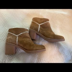 Ugg suede/shearling heeled ankle boots W9/EU40